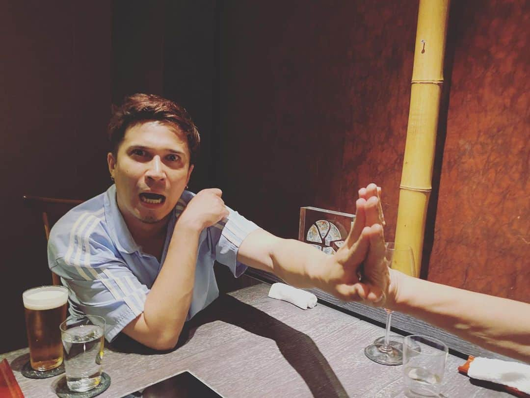 和田アキ子さんのインスタグラム写真 - (和田アキ子Instagram)「昴と笑😊😊 初飲み😊 緊張のあまり、木村ちびる🤣🤣 ↑ 昴、本人からです😊 楽しいかった🥰  #ako50th #木村昴」8月11日 21時59分 - ako50th