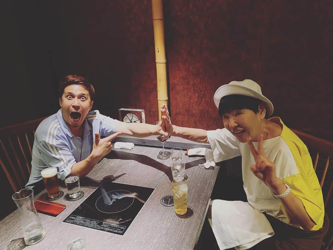 和田アキ子さんのインスタグラム写真 - (和田アキ子Instagram)「昴と笑😊😊 初飲み😊 緊張のあまり、木村ちびる🤣🤣 ↑ 昴、本人からです😊 楽しいかった🥰  #ako50th #木村昴」8月11日 21時59分 - ako50th