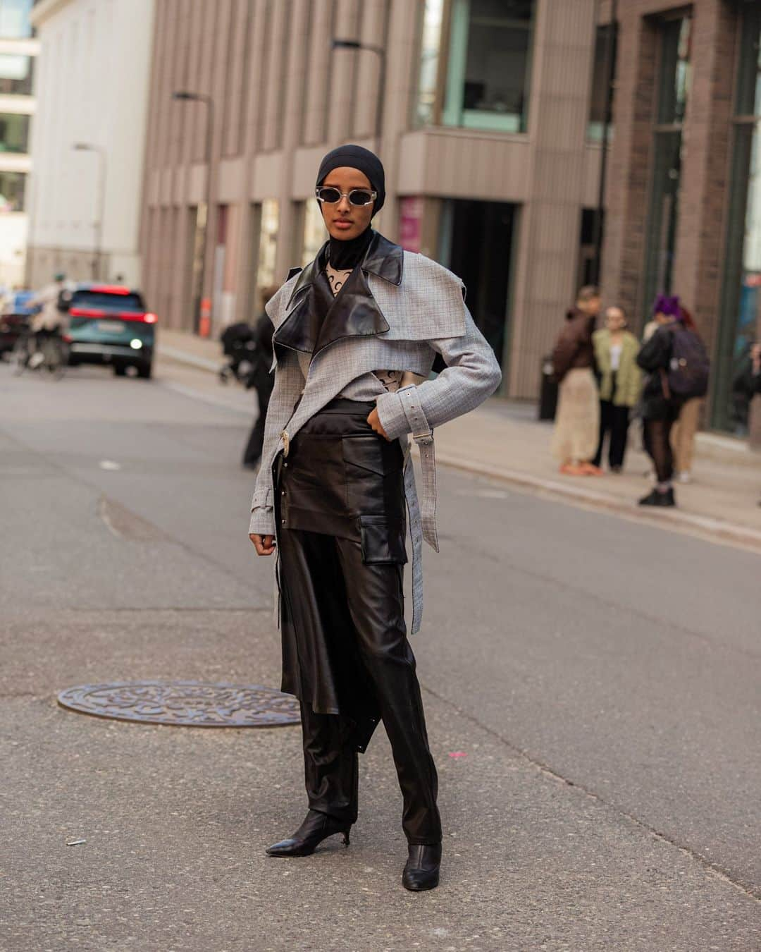 Nordstromさんのインスタグラム写真 - (NordstromInstagram)「Our team saw plenty of inspiring looks on the runways of Copenhagen's fashion week @cphfw but also got a peek into chillier weather street style. Showgoers flexed transitional layers, tried out menswear styles, trench coats, neutral tones, some seasonless white, lots of leather, and a few sightings of the latest It bag on the scene—Ferragamo's Prism style. Swipe through to get some inspo for yourself as you start to think about fall—if only for the fun of getting dressed.  📸 by @melodiejeng」8月11日 22時00分 - nordstrom