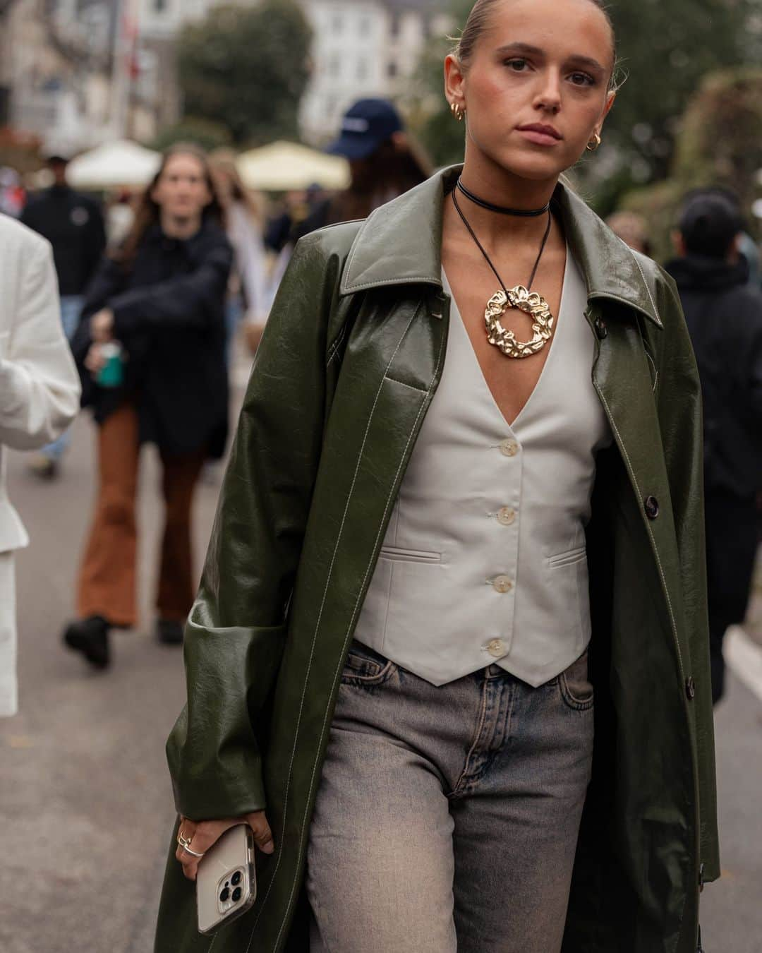 Nordstromさんのインスタグラム写真 - (NordstromInstagram)「Our team saw plenty of inspiring looks on the runways of Copenhagen's fashion week @cphfw but also got a peek into chillier weather street style. Showgoers flexed transitional layers, tried out menswear styles, trench coats, neutral tones, some seasonless white, lots of leather, and a few sightings of the latest It bag on the scene—Ferragamo's Prism style. Swipe through to get some inspo for yourself as you start to think about fall—if only for the fun of getting dressed.  📸 by @melodiejeng」8月11日 22時00分 - nordstrom