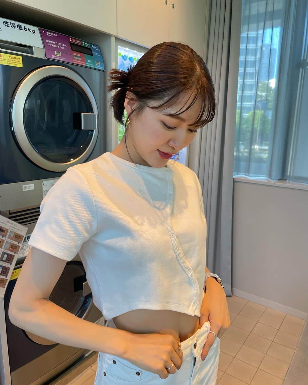 後藤夕貴のインスタグラム：「🤍  真っ白コーデで合わせた日！ aespaちゃん達かわいすぎた🥹♡ LIVEはやっぱり最高ですね〜  相棒が手がけたtopsかわいいねありがとう！ @wwg_stores   #シミラールック#オールホワイトコーデ#aespa#WWG #ゆき_code」