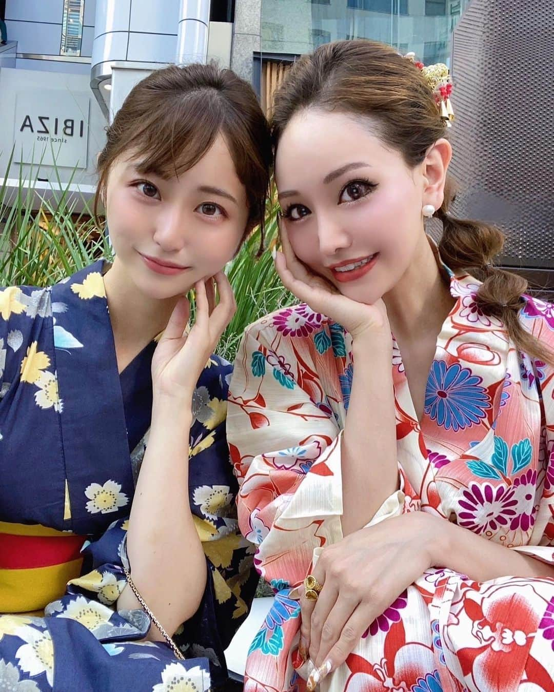 桜ゆみのインスタグラム：「人生初打ち水☺️✨  経験したことのないことを知るって楽しい😻  知らないを知るって楽しい😻  知識や経験が増えることがだいすき✨✨ . #ゆかたで銀ぶら2023  #打ち水」