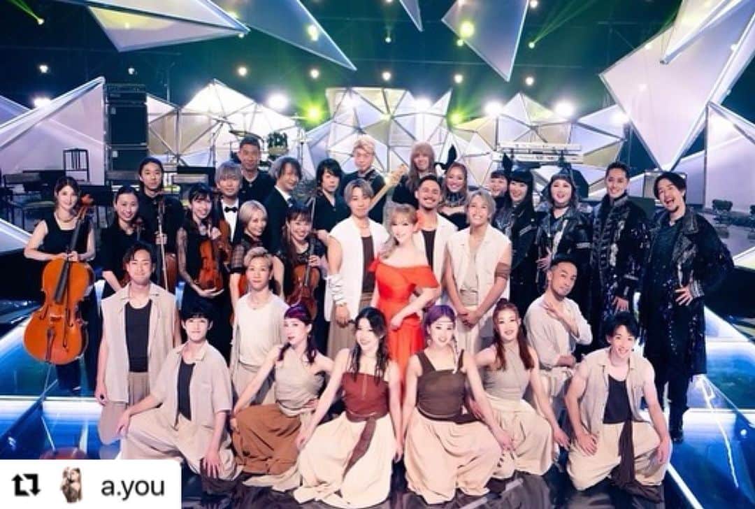 濱本和真のインスタグラム：「みんな見てね🧚  #Repost @a.you  ・・・ NHK「ライブエール」8月12日(土) 19:30スタート🧡💛  FairylandとHANABIを歌わせていただきます！この夏にこうしてバンドメンバー、コーラス、ストリングス、ダンサーズ勢揃いでステージに立たせて頂けて幸せですっ✨✨✨  #ライブエール2023  #新しい夏 #ayu25thanniversary  📸 @seitaro__tanaka」