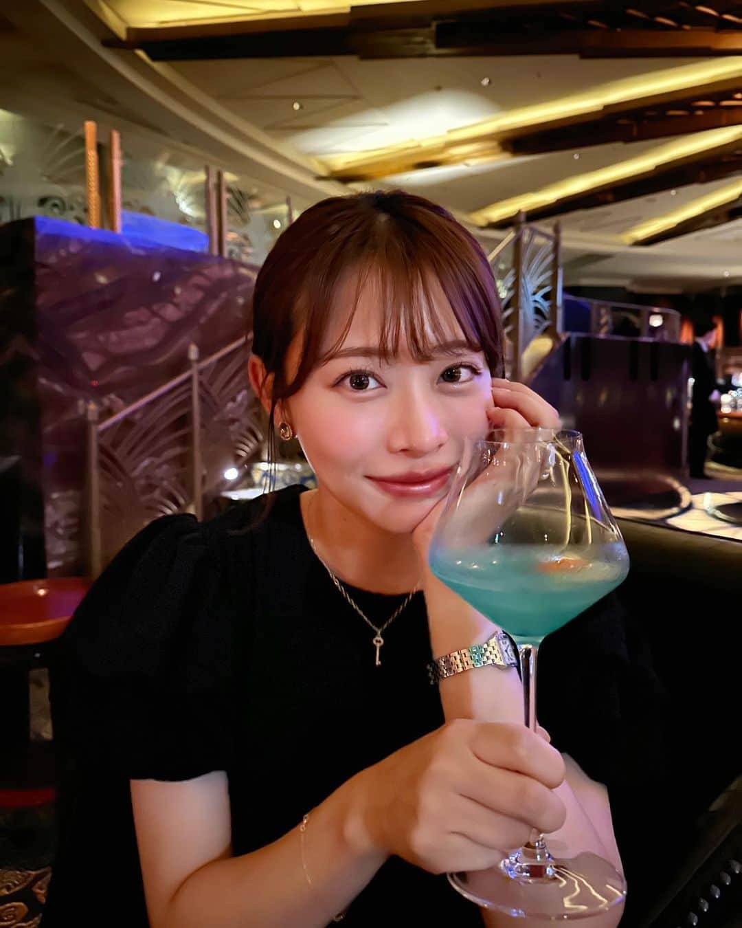 高木由梨奈のインスタグラム：「最近黒い服多め🐦‍⬛♡ 気づいたら黒ばっかり買っちゃう。笑  みなさんお盆休み始まったかなー？💭 今夜もYouTube上がってるから、寝る前とかにゆるりと見てくれたら嬉しいな☺️」