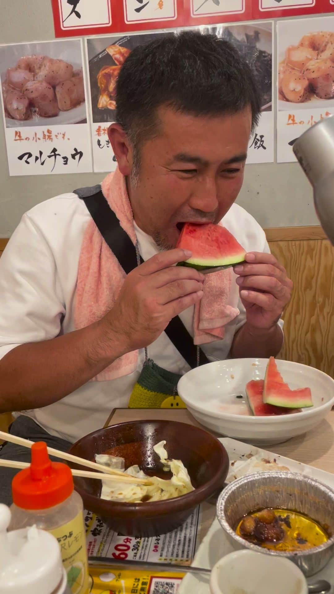 一三のインスタグラム：「#志村食い  #スイカ #Suica #西瓜 #すいか」