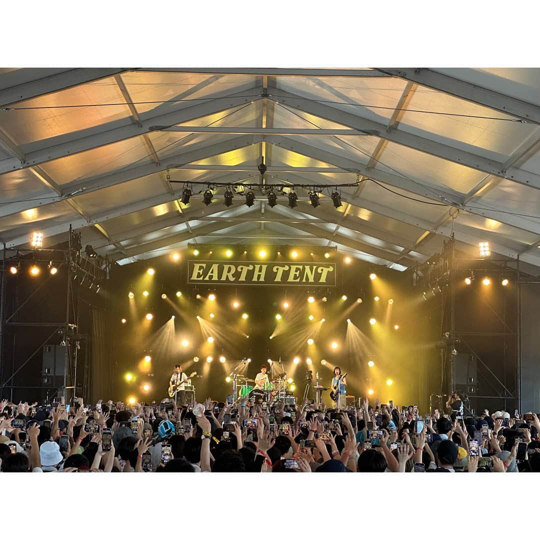 SHISHAMOさんのインスタグラム写真 - (SHISHAMOInstagram)「🌅🎸 RISING SUN ROCK FESTIVAL 2023 🎸🌅  2023年8月11日(金・祝) 「RISING SUN ROCK FESTIVAL 2023 in EZO」 @北海道 石狩湾新港樽川ふ頭横野外特設ステージ EARTH TENT  2017年ぶりのライジング!!! 灼熱のEARTH TENTでのライブでした🔥  お越しくださった皆様、 ありがとうございました🐟!!!  ©️RISING SUN ROCK FESTIVAL Photo by 小杉歩  #shishamo #risingsunrockfestival」8月11日 22時30分 - shishamo_official