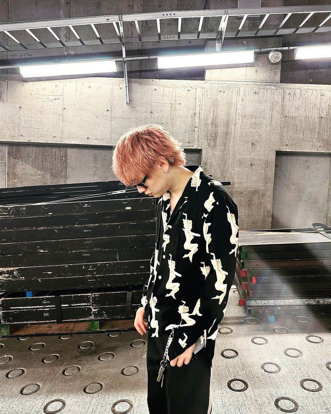 のインスタグラム：「EBiDAN THE LIVE UNIVERSE 2023 DAY1 thank u🦐✨✨  明日も楽しんでいきましょう😎  #超特急 #EBiDAN」