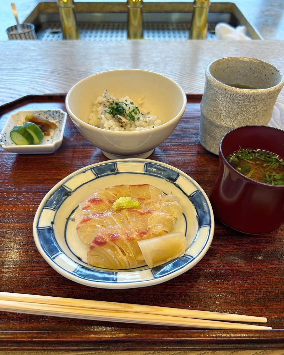 真藤舞衣子さんのインスタグラム写真 - (真藤舞衣子Instagram)「２日目、夜が大阪でフレンチなので、京都駅近く、和食で軽めのお昼ごはんってどうしよう、それも母が納得いくところとなるとやはり京都和久傳さんが安心安定のおいしさ。 軽めのコースにお食事を小さいサイズにしていただき、鮎ごはんも鯛の黒寿司もちょうどよく美味しくいただきました😋  #マイマイ京都　#母娘旅」8月11日 22時31分 - maikodeluxe