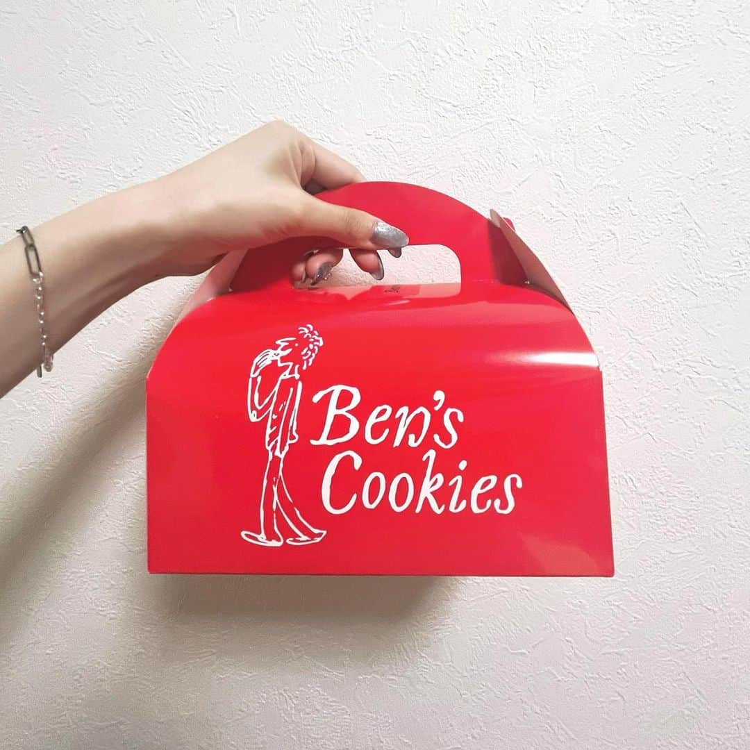 秦はるかのインスタグラム：「Ben's Cookiesやっと行けた🍪 しっとり系で美味しい、幸せ☺︎」