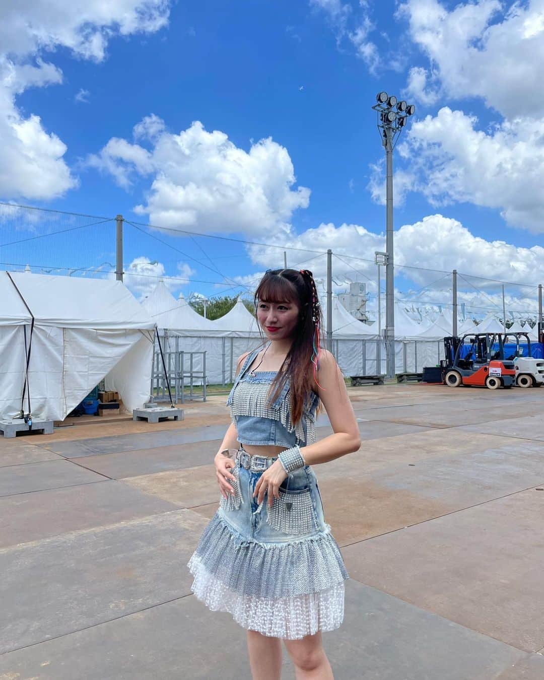 佐々木彩夏さんのインスタグラム写真 - (佐々木彩夏Instagram)「🩷  デニム衣装いいよね🩵💙  #ロッキン #rockinjapan  #momoclo #あーりんぐらむ」8月11日 22時34分 - ayaka_sasaki_official