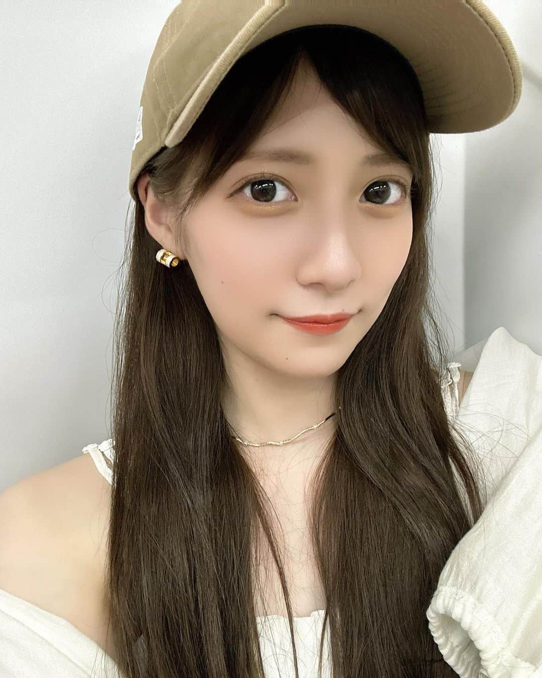 奥村優希のインスタグラム：「最近夏なので、イエローメイクしてるよ💛📒🔑🛵🎗️🍯🧀🍋🍌⭐️🌼🌕🌻🐥  アイシャドウにさりげなくね👀」