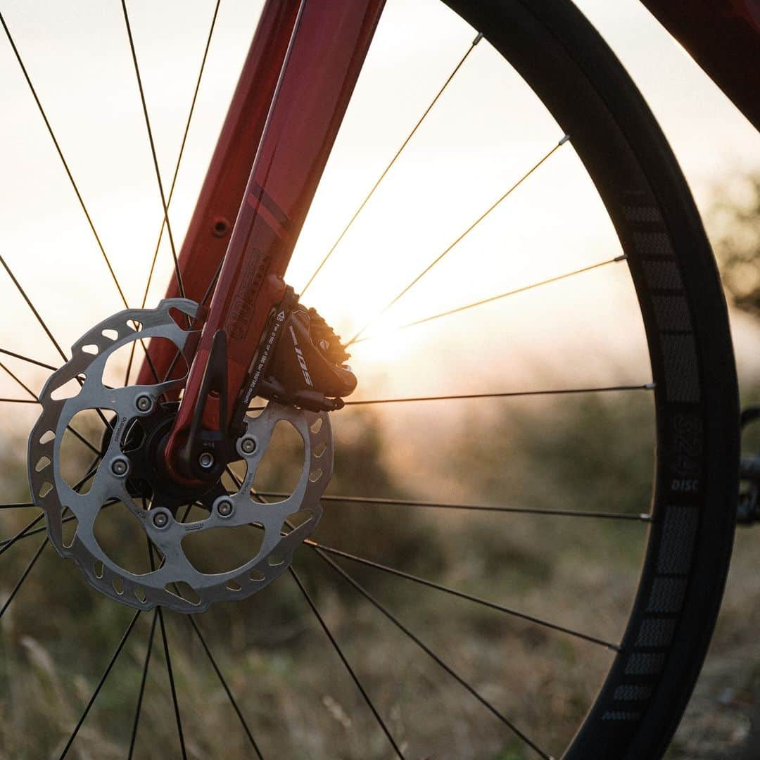 Fuji Bikesさんのインスタグラム写真 - (Fuji BikesInstagram)「SL-A or SLAY? Either way you say it, you'll love it it's light weight Metallic Red aluminum frame 😍  #fujibikes #sla #weekendwarrior #slay」8月11日 23時00分 - fujibikes