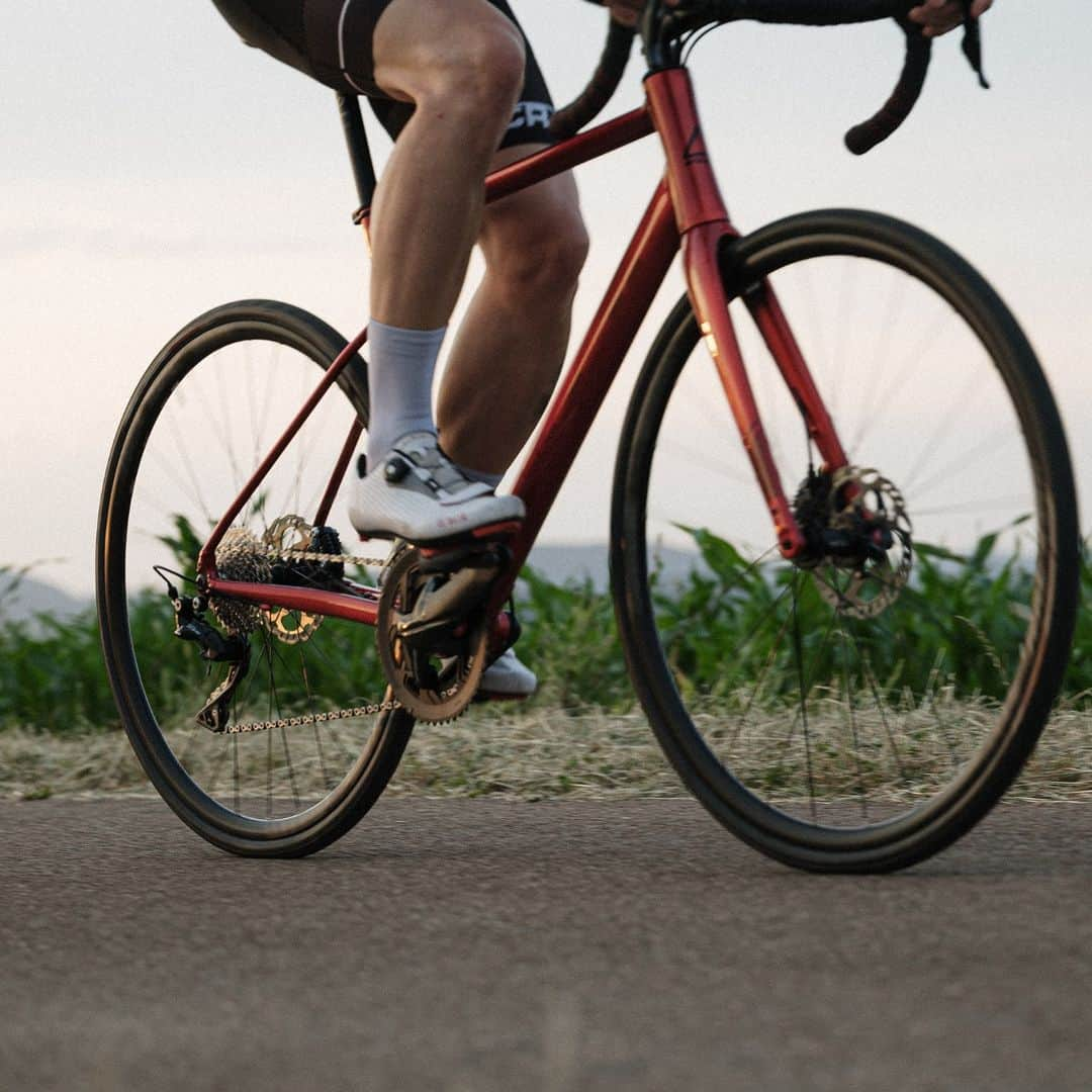 Fuji Bikesのインスタグラム：「SL-A or SLAY? Either way you say it, you'll love it it's light weight Metallic Red aluminum frame 😍  #fujibikes #sla #weekendwarrior #slay」