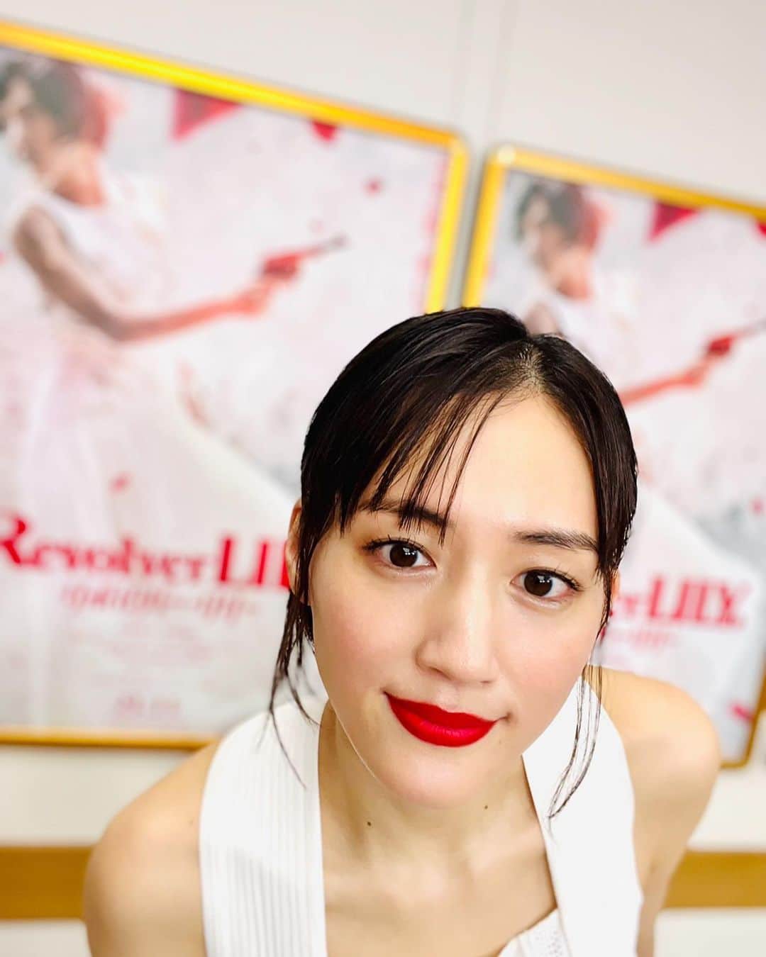 椎名直子のインスタグラム：「リボルバーリリーの初日舞台挨拶。  本日もラブリー♡  その足で映画館に。  息をのむように 最後まで見入ってしまうほどの アクションシーンの連続！  美しく強かったーっ😭！！」