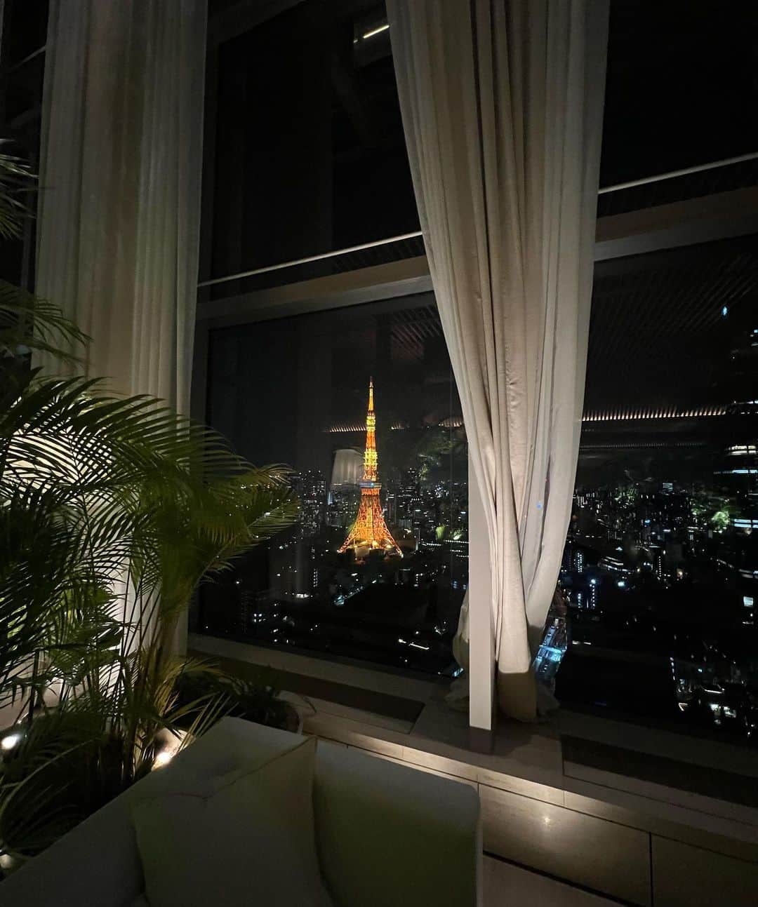 高階亜理沙さんのインスタグラム写真 - (高階亜理沙Instagram)「🍎🤍 他のホテルとは全く違う雰囲気で好き🍇 ホテルがオープンしたばっかりで初めて泊まった時 香りに惚れてキャンドルも買っちゃった🕯♡  #ホカンス#東京ホテル#tokyohotel#hotel#tokyo」8月11日 23時00分 - arisa_takashina