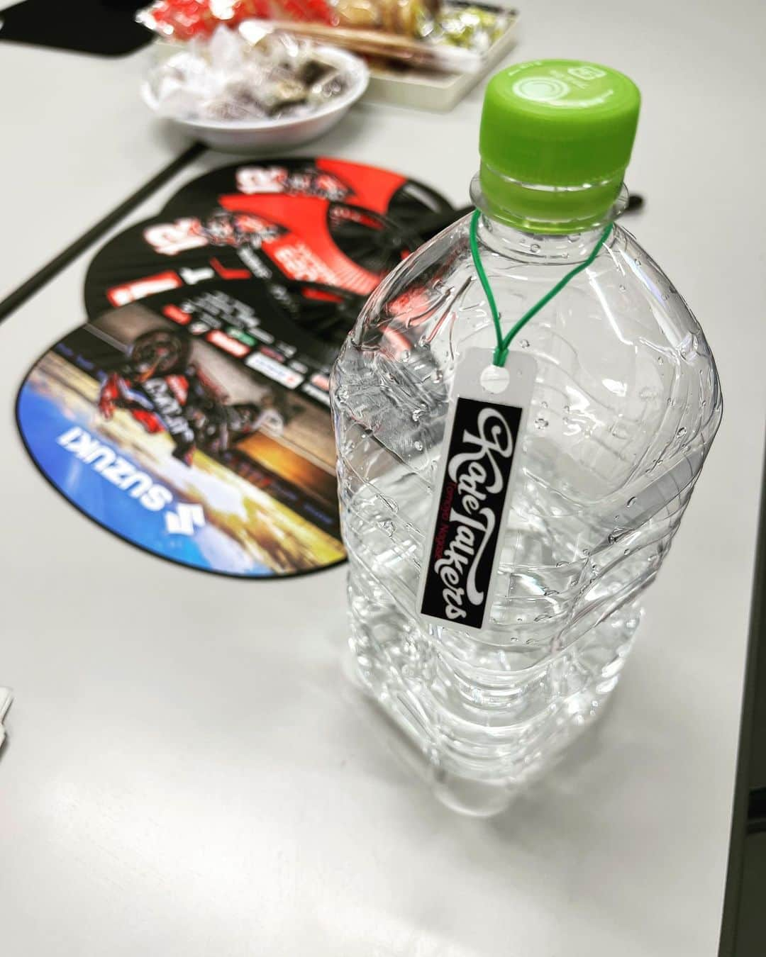 長瀬智也さんのインスタグラム写真 - (長瀬智也Instagram)「@kodetalkers_official  #8耐 #ペットボトル #名札 @yoshimura_japan_official  @yoshimura_sert_motul_official」8月11日 23時01分 - nagasetomoya_