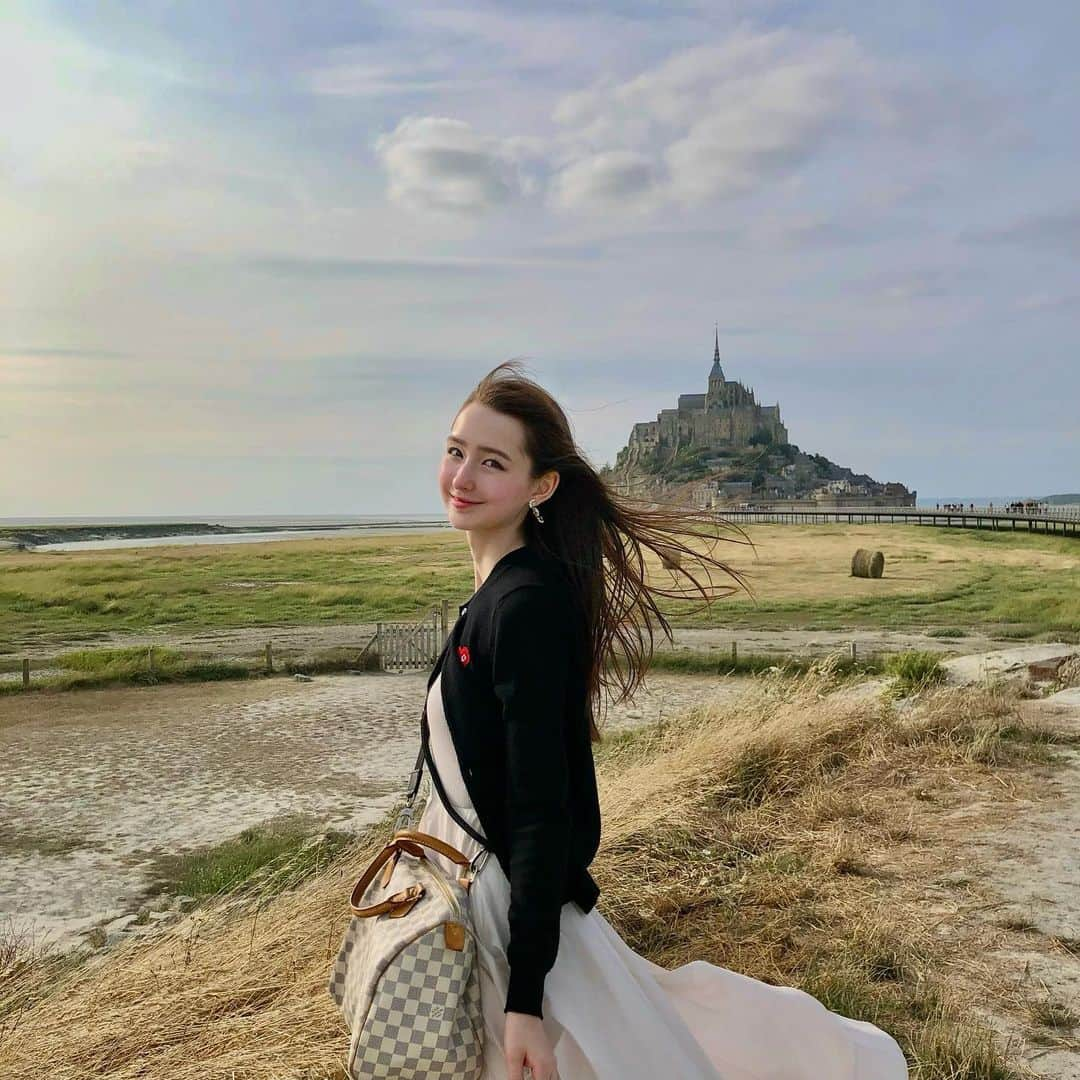 バウエルジゼル愛華のインスタグラム：「⚜️mont saint michel🇫🇷   #montsaintmichel #pontorson #france」