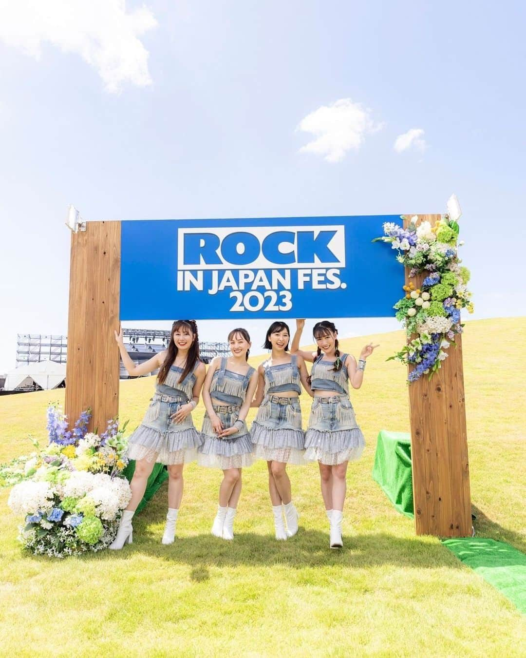 玉井詩織のインスタグラム：「☀️ 夏！！！  #rockinjapan  #momoclo」