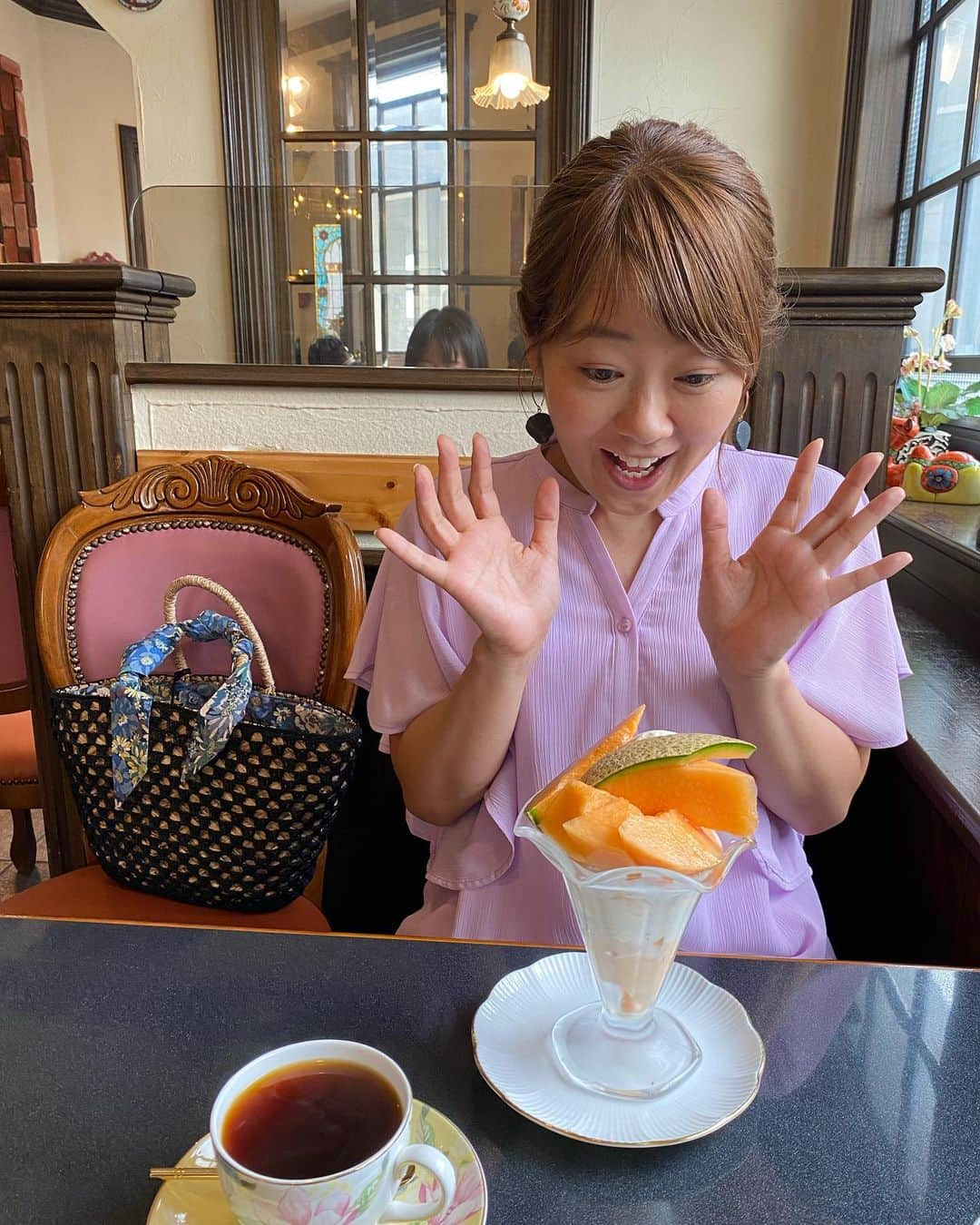 滝香織のインスタグラム：「. . わ〜い、メロンパフェ😆  #雅珈 #喫茶店 #パフェ」