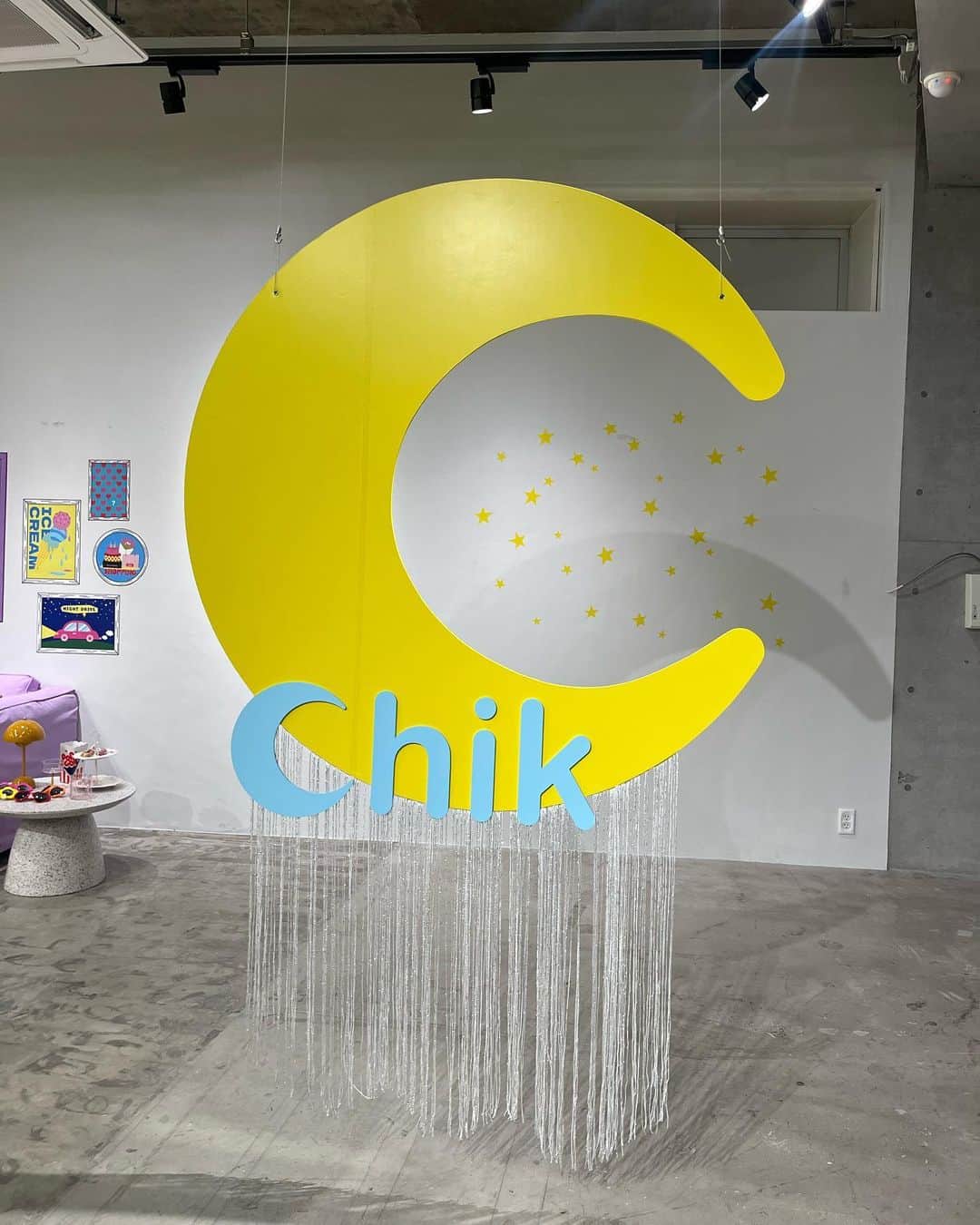 むくのインスタグラム：「Chik POP-UP 2日間ありがとうございました🏡🫶🏻🌕 長い時間をかけて準備して来たから全てが終わってしまったのが少し寂しい...🥲けど大満足で心がいっぱいです、 むくえなでPOP-UPやるの夢だったから、こんなに素敵な形で叶えることが出来てみんなにも喜んでもらえて本当に嬉しかったな🥲✨  むくえなフェスもこのポップアップも多くの人が関わってくれていて、みんながどうしたら喜んでくれるかたくさん考えて動いてくれて、当日は一緒に楽しんでくれて、 こんな素敵な環境が当たり前じゃないことを改めて実感した３日間でした😭😭😭うれしいいいいい...  わざわざ暑い中足を運んでくれたみんなも本当にありがとう🥹✨ 楽しかったよねーーーーー！ よかったよーーーー！🥲 またこういう機会を作れるようにこれからも頑張りたいですね🫠✨ 本当にありがとう！」