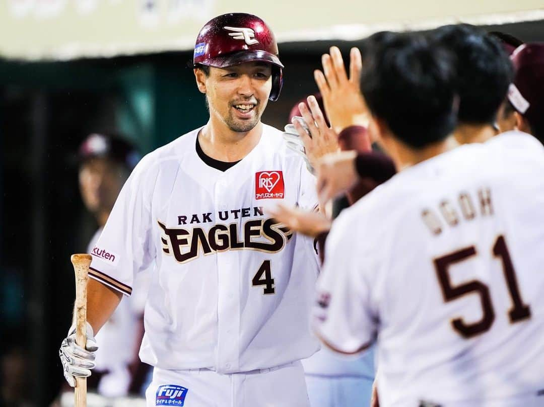 東北楽天ゴールデンイーグルスさんのインスタグラム写真 - (東北楽天ゴールデンイーグルスInstagram)「⚾️  ⚾️E 5-0 B⚾️  岸選手が9回108球5安打無失点6奪三振で5勝目‼️‼️ 圧巻のピッチングで2シーズンぶりの完封勝利✨✨✨ 打っては阿部選手が先制2号ソロを含む4安打2打点🔥🔥 鈴木大地選手は6回に代打で出場し4号2ラン👏🏼👏🏼 さらに小郷選手がタイムリー2ベースなど2安打1打点😆 遅くまで応援ありがとうございました‼️‼️  #鷲が掴む #rakuteneagles  #岸孝之  #炭谷銀仁朗 #阿部寿樹 #鈴木大地 #小郷裕哉」8月11日 23時32分 - rakuten_eagles