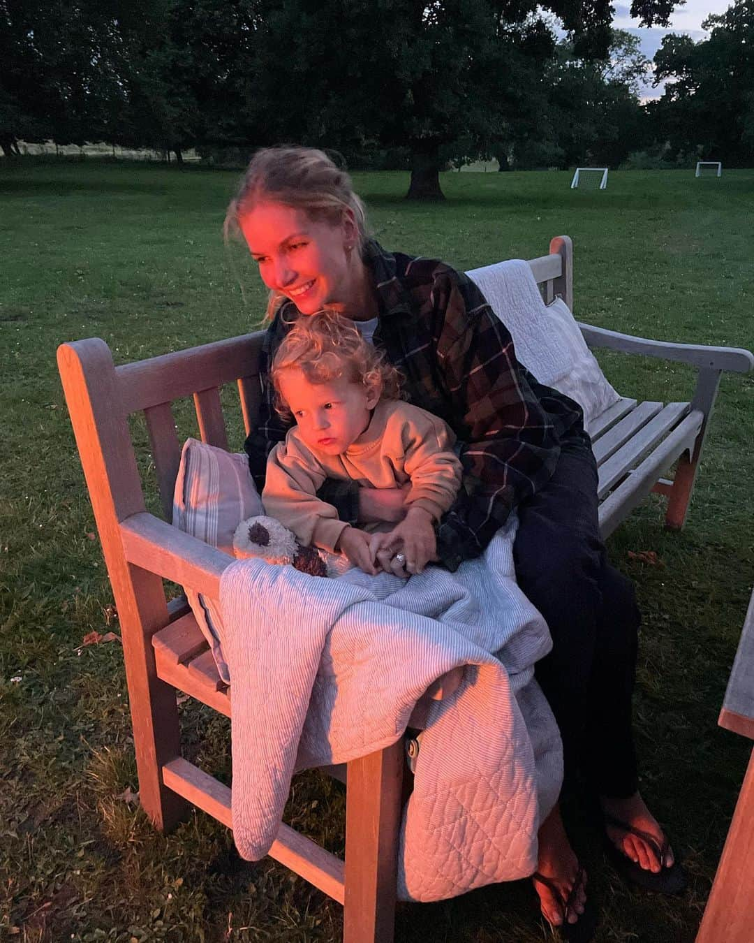 アンデルス・リンデゴーさんのインスタグラム写真 - (アンデルス・リンデゴーInstagram)「Happy birthday beautiful mother of three❤️」8月11日 23時52分 - anders.lindegaard