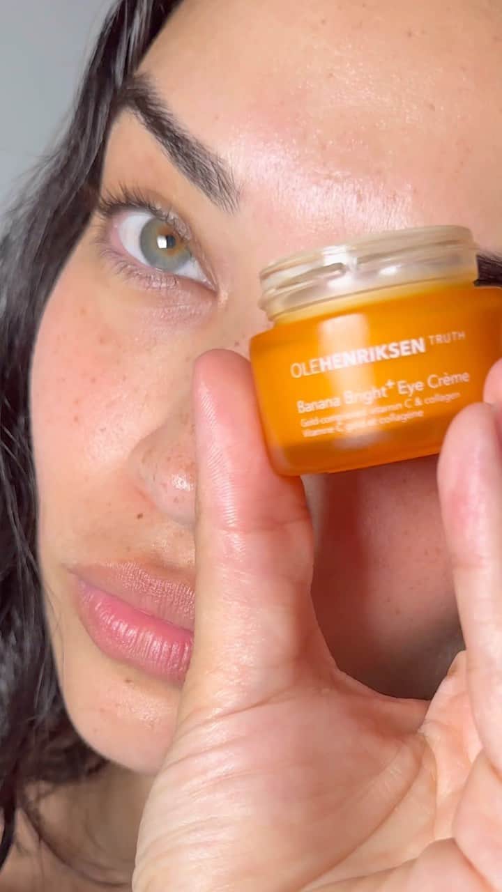 シャニーナ・シャイクのインスタグラム：「POST PREGNANCY NIGHT TIME SKIN CARE ROUTINE 🌙  First I go in with the Clean It cleansing balm from Zero. I have been incorporating more Korean skincare into my beauty regimen since I went to Korea. I find the skincare in Korea to be way more advanced than   Next I go in with my second cleanser (I started double cleansing, really helps get rid of EVERYTHING hiding in your pores before bed…) This one is the @libertybellerx Australia cleanser. I love supporting Aussie brands and this product is homegrown from Melbourne. I really find this to be super effective. One of my go to products.   Moving onto treatments, I then apply the @rhode Halley Bieber Peptide Glazing Fluid. it’s super lightweight and doesn’t clog my pores up, but it really supports the skin barrier. I put this on as I’ve been paying attention to my skin barrier since pregnancy.   I then apply the @koraorganics plant stem cell retinol, smoothing out any fine lines which build up over time. Retinol is something I also adopted since having the baby, It helps cell turnover and promotes growth of new collagen.   I then start to moisturise now with another Korean favourite of mine, the Aestura auto barrier cream. It improves elasticity and moisture in the skin and helps protect the skin barrier over time. I also always find it very calming on my skin.   Closing things out with the @olehenriksen banana brightening eye cream. To be honest, I’ve been a little lazy with applying my eye cream BUT It’s important to wear also at night. It’s soothing and very hydrating for under the eye.」