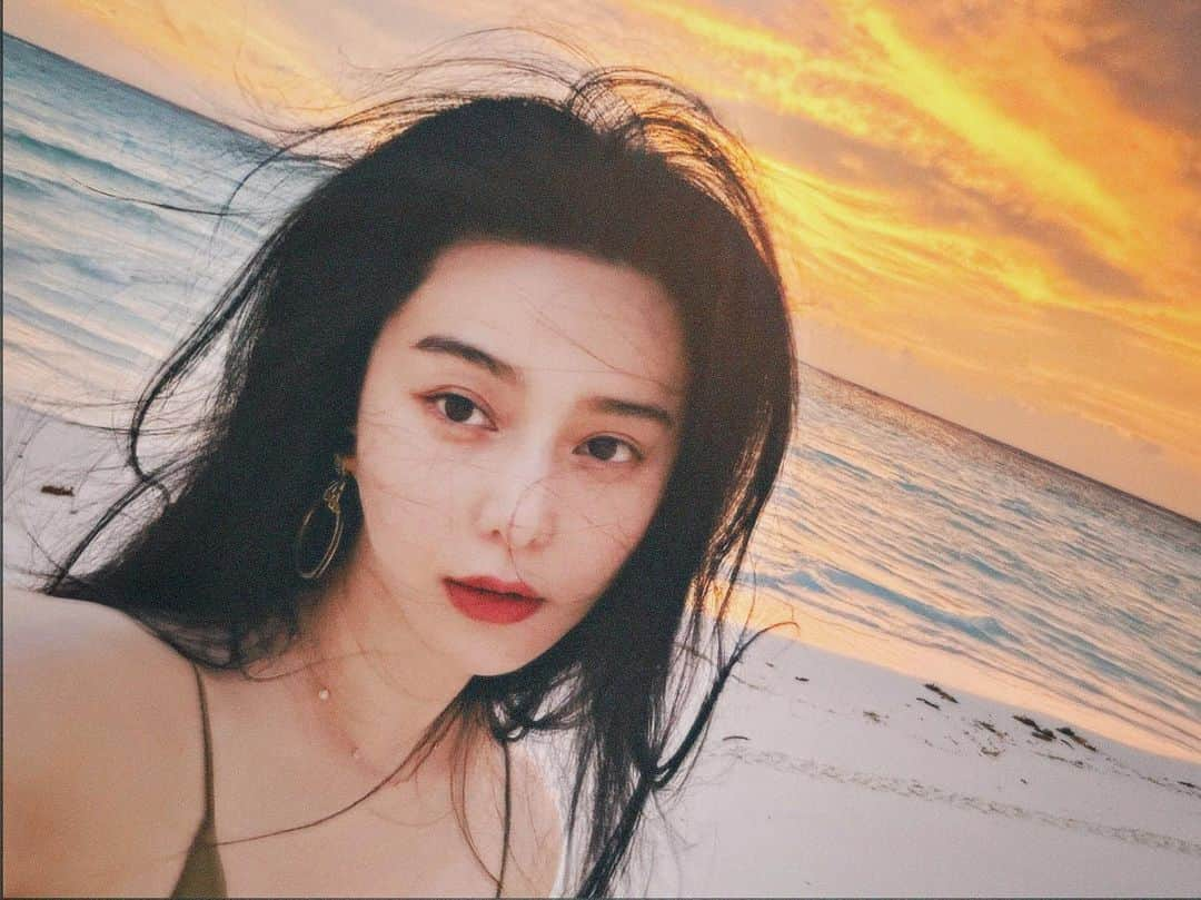 ファン・ビンビンさんのインスタグラム写真 - (ファン・ビンビンInstagram)「Sunset by the beach.」8月11日 23時53分 - bingbing_fan