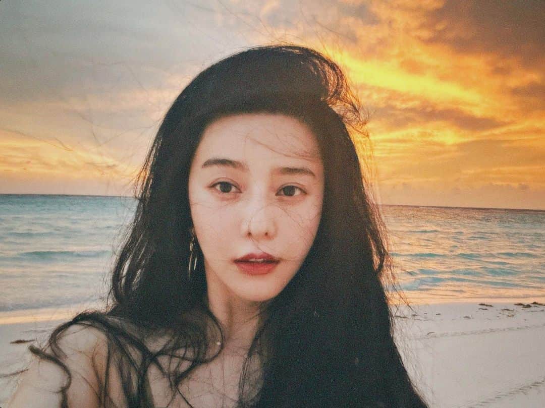 ファン・ビンビンさんのインスタグラム写真 (ファン・ビンビンInstagram)「Sunset by the beach.」8月11日