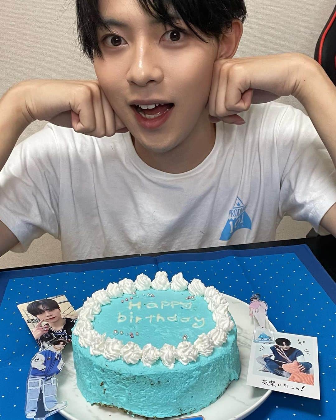 村松健太のインスタグラム：「京ちゃんお誕生日おめでとう🎂💙　 京ちゃんのためにセンイルケーキ作ったよ  　 マンネ顔なのに世界トップクラスの歌声を持つ京ちゃんがloveです！ 毎日クリォハダ聴いてます ツアー観に行くね！  #藤牧京介#ini#センイルケーキ」