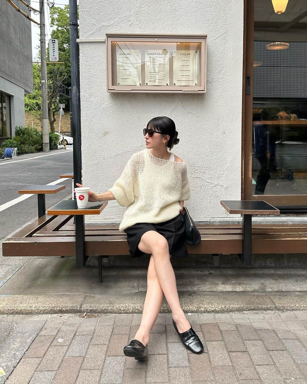 松本恵奈のインスタグラム：「フワフワのモヘアニット♡身頃部分はしっかり編み透け感を少なくし、デコルテと袖部分はよりルーズに編み上げているのでシンプルだけど一癖ある一枚に仕上げました。ルーズな印象でゆるっと着るのがとても可愛いです♡  合わせているボトムも発売中のROLL UP HALF PANTS♡ こちらも是非checkしてみてください♡ #clane #新作 #好き」