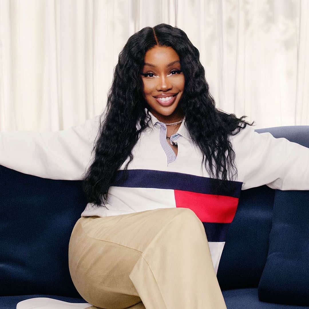 Tommy Hilfigerさんのインスタグラム写真 - (Tommy HilfigerInstagram)「Today's classics, worn by the voice of tomorrow. #SZA and her friends in all-American icons. #TommyHilfiger #TommyFamily」9月10日 5時15分 - tommyhilfiger