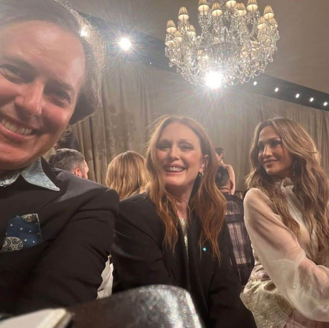 ジュリアン・ムーアさんのインスタグラム写真 - (ジュリアン・ムーアInstagram)「AND last night - with these beauties. Thank you @ralphlauren for inviting me to your wonderful show. What a perfect New York City night. ❤️ 🌙  Thank you @kateyoung @lindahaymakeup and @marcusrfrancis ⭐️」9月10日 5時08分 - juliannemoore