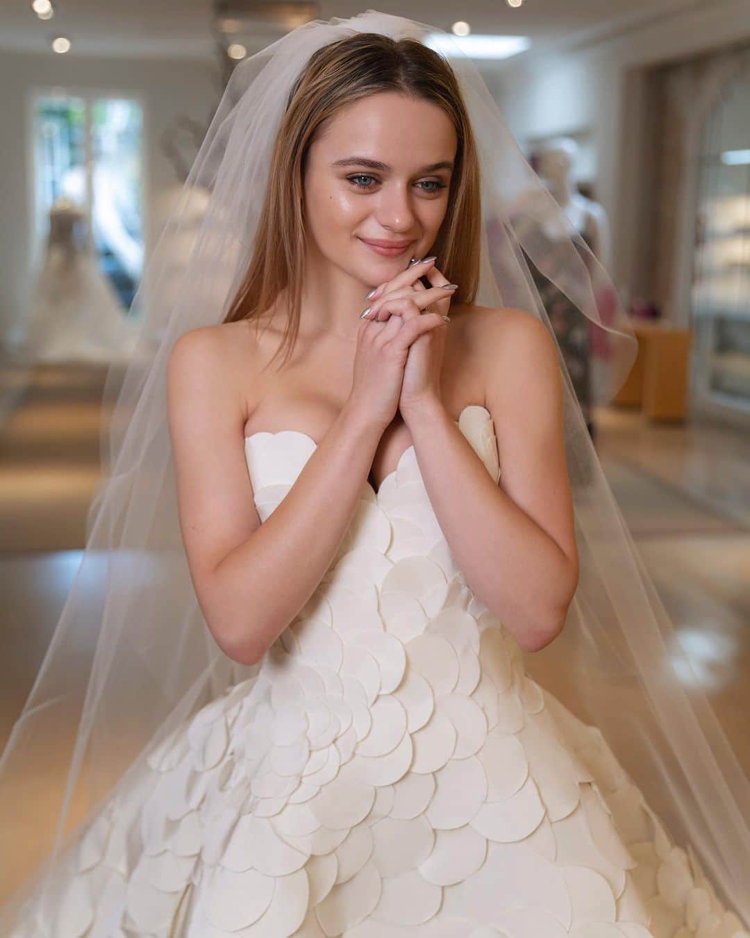 のインスタグラム：「Precious moments. Discover a behind-the-scenes look at @joeyking’s final fitting and custom bridal experience at the Oscar de la Renta Melrose Boutique. #odlrbridal  Joey wears a custom Spring 2023 Faille Petal Ball Gown, Spring 2021 Faille Vine Halter Gown and Spring 2022 Cape Cocktail Dress.  Photographed by @eliastahan Styled by @jaredengstudios」