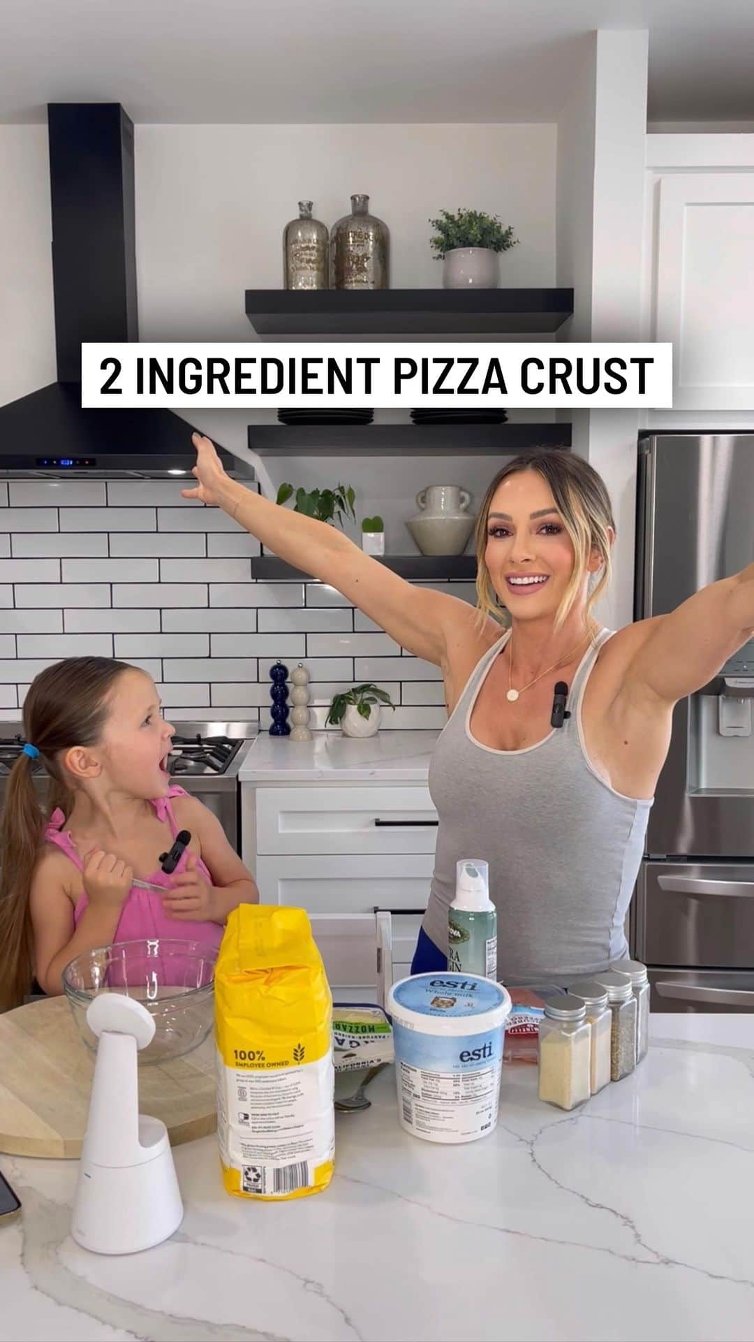 Paige Hathawayのインスタグラム：「2️⃣ INGREDIENT PIZZA CRUST!   SAVE THIS RECIPE & TAG A FRIEND This healthy dinner for the family is also under $10  3 days until my special announcement.  Drop 👀 for the reveal!  Ingredients: 🍕 1 ½ cups self-rising flour 🍕 1 cup plain Greek yogurt 🍕 Cooking spray  🍕 Seasoning in crust *optional.  Desired pizza topping I used pizza sauce, mozzarella cheese!  If you don’t have self-rising flour you can make it homemade with just flour with baking powder and salt.   - 1 1/2 cup all-purpose flour - 2 teaspoons baking powder - 1/2 teaspoon salt  1. Preheat the oven to 500 degrees F 2. Mix flour & yogurt together (along with seasonings of choice — I added garlic powder, onion Italian seasoning to the dough) transfer to a work surface floured w extra self-rising flour. Knead dough, adding more flour as needed to keep dough from being too sticky, about 8 to 10 minutes.   3. Spread dough on greased 12-inch pizza pan. Bake pizza crust in preheated oven for 5 to 7 minutes; add your favorite toppings and return to the preheated oven. Bake until crust is lightly browned, 5 to 7 minutes more.  #HealthyEating #AffordableMeals #FamilyCooking #KitchenInspiration #Pizza」