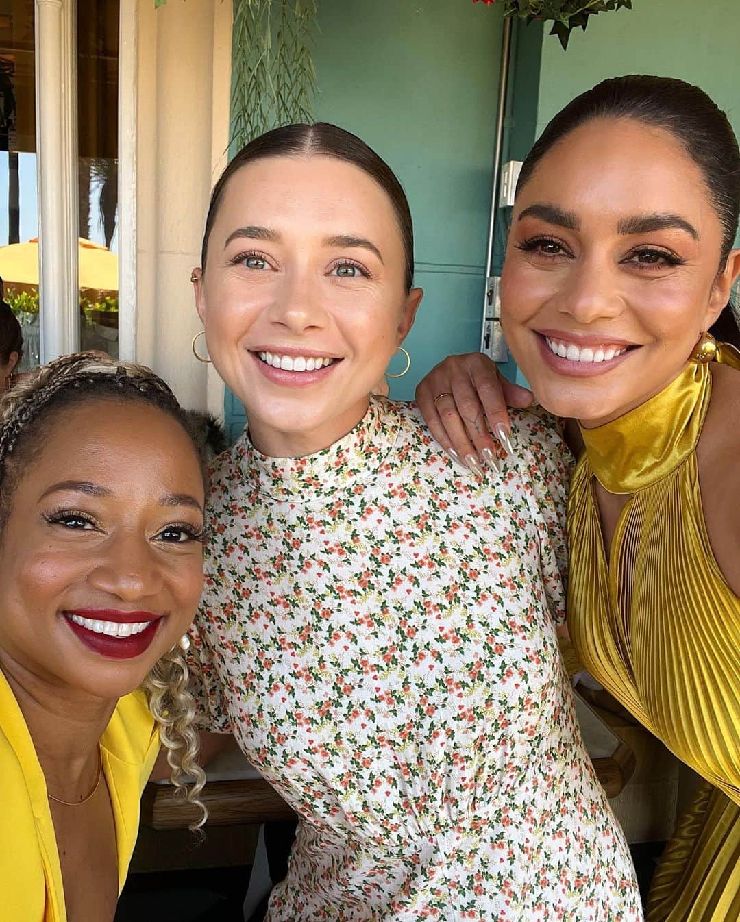 モニーク・コールマンのインスタグラム：「“We make each other strong” 😆😉   It was pure JOY celebrating my love  @vanessahudgens and the launch of  @caliwater newest flavor pineapple (which is DELICIOUS btw 🤤) with my soul sister @olesyarulin   💛 It’s beautiful to see how far we’ve all come 💛 Congrats V!!! Always proud 🫶🏾」