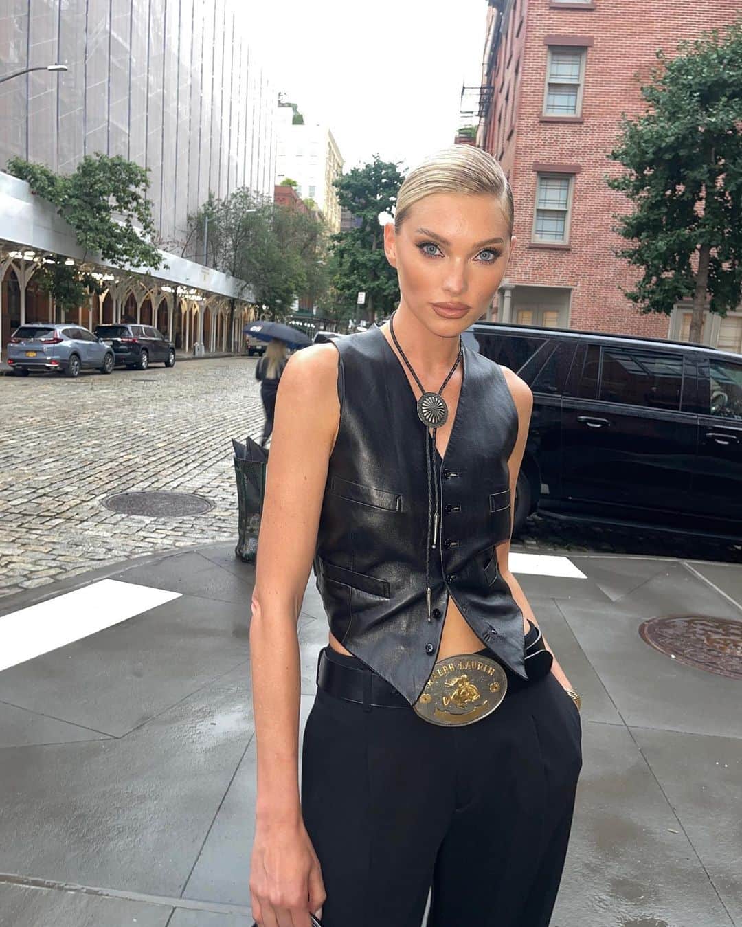 エルザ・ホスクのインスタグラム：「@ralphlauren 🖤🔥」