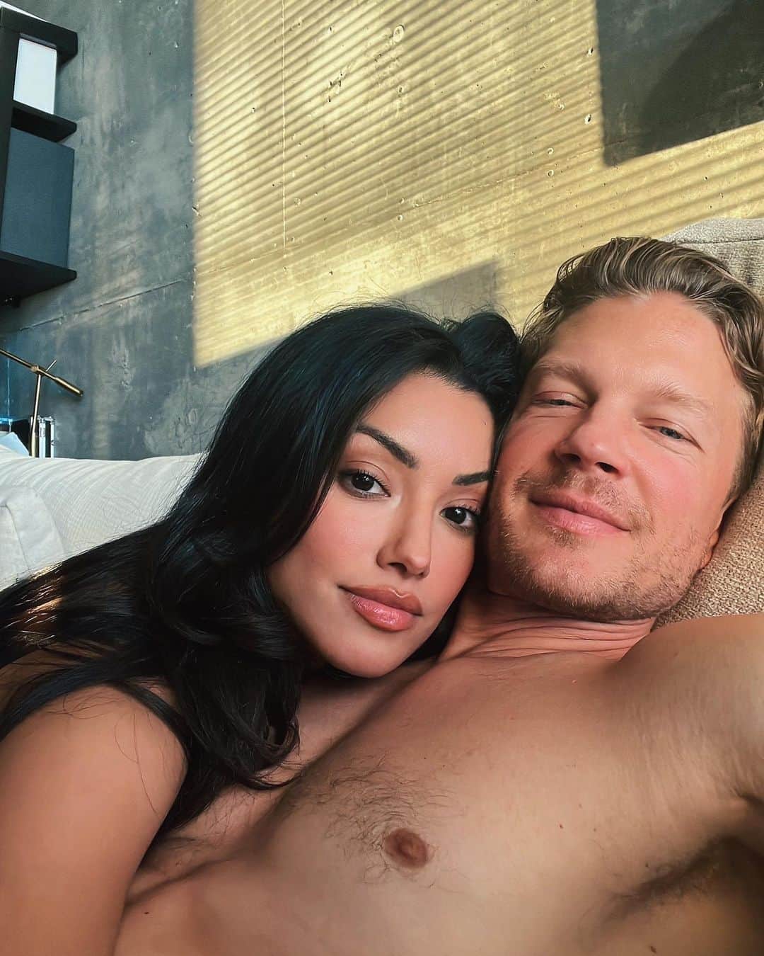 ゼリカ・シルバーのインスタグラム：「Stupid football season started 😫 RIP to the weekends」