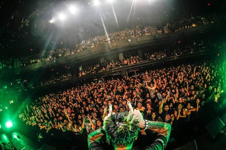 MAH さんのインスタグラム写真 - (MAH Instagram)「#JACKPOTJUICER US TOUR Day 9 at ACL Live at the Moody Theater Austin, TX.  #SiM #SiMUSTOUR #PLAYDEAD  📷 @koheisuzukiphoto」9月10日 4時57分 - mahfromsim