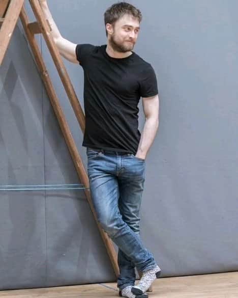 ダニエル・ラドクリフ（ファンアカウント）のインスタグラム：「Backstage #theatre #danielradcliffe #stage」