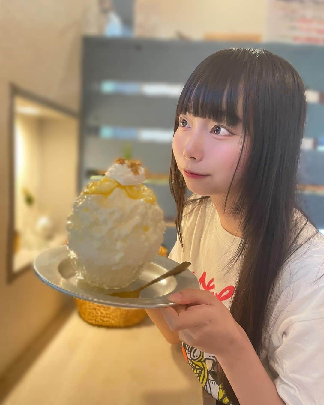 井出ちよののインスタグラム：「やっほーい、ちよのだよ🌈 昨日やっと今年初のかき氷食べた！ 美味しかったー 明日は沼久保！ またマツムラさんが草刈りしてくれたみたいなのでご安心を！各自虫除けはしてね トンボいっぱい飛んでそうだね🥶」