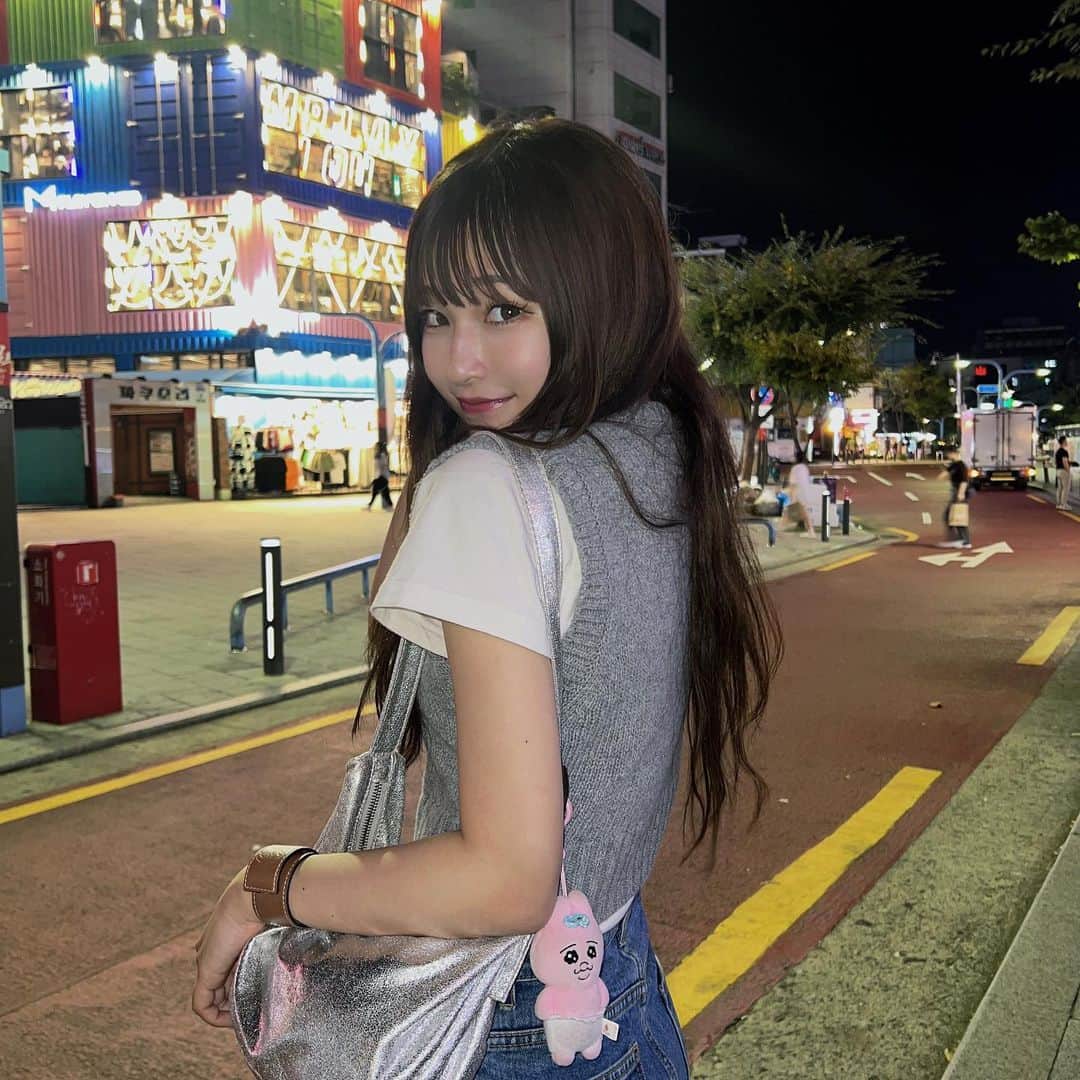 すずのインスタグラム：「なんかキャラクター渋滞🎶  1週間くらい1人で韓国ですっ　 割と長いですっ＾＾」