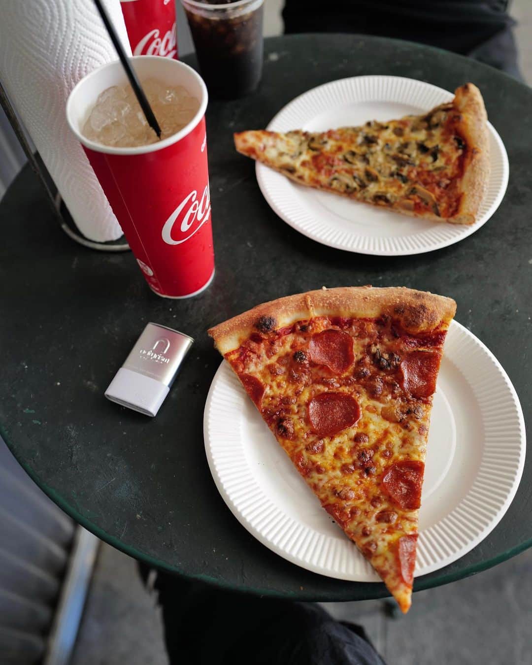 伊原葵さんのインスタグラム写真 - (伊原葵Instagram)「I LOVE PIZZA🍕♥️  やっぱり、ペパロニ最高。 ピザ食べすぎて、あおいちゃんピザばっかりですねって言われちゃったので、ちょいセーブしてたけど。笑  久しぶりに食べたピザは最高🫶🏻  インスタでもYouTubeでも食べてること多めなので、ほんとによく食べるね！って言われますが😆  食べること大好き〜♥️  でも、実は代謝があまりよくなく…  それにずーっと悩み、色々試し中なんだけど😮‍💨  いいサプリに出会いました！！  ナチュリズムってサプリなんだけど、初めて飲んでその日から感動して🥺  飲み続けているサプリです✨  いくつか種類があるんだけど、私はプレミアムを飲んでる◎  vlogとかでも飲んでたやつ〜🕊️  持ち運びできる缶タイプと大容量タイプがあるから、私はなくなったら詰め替えて持ち運んでる！  必ずカバンに入れてる、もはやお守りみたいな感じ🫡  朝昼晩3粒飲んで「ダイエット＋腸活＋美肌＋菌活」ができるよ！  私は、本当に身体に溜めやすいタイプで…  いらないものは、身体からさよならしたいので👋  その意味で、ナチュリズムがぴったりで飲み続けてます🤫  たくさん食べる時は必ず飲む！！  あまり代謝が良くなくて悩んでる人、沢山ご飯食べたい人🍚  ぜひ、試してほしい〜！！  #ナチュリズム #ナチュリズムプレミアム #ポーチの中にナチュリズム #食前の新習慣はナチュリズム」9月9日 21時15分 - aoi186