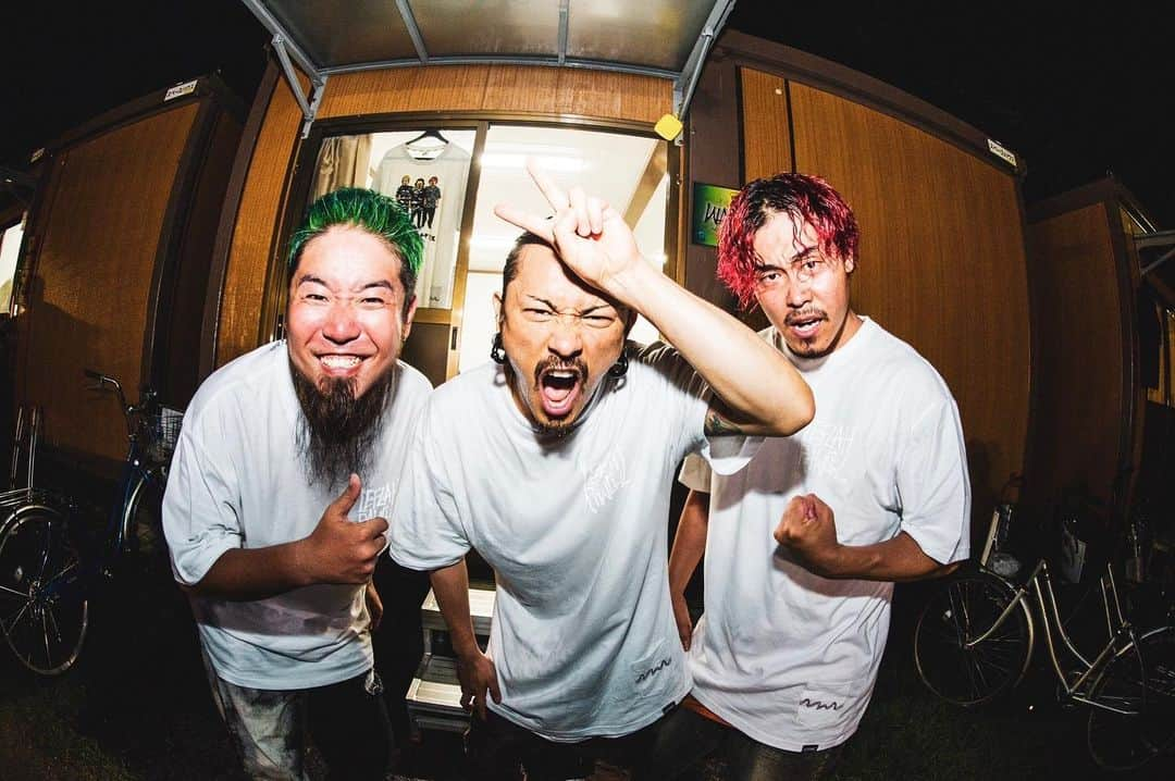 WANIMAのインスタグラム：「1CHANCE FESTIVAL 2023   Photo by Jon…   #WANIMA #ワンチャンフェス」