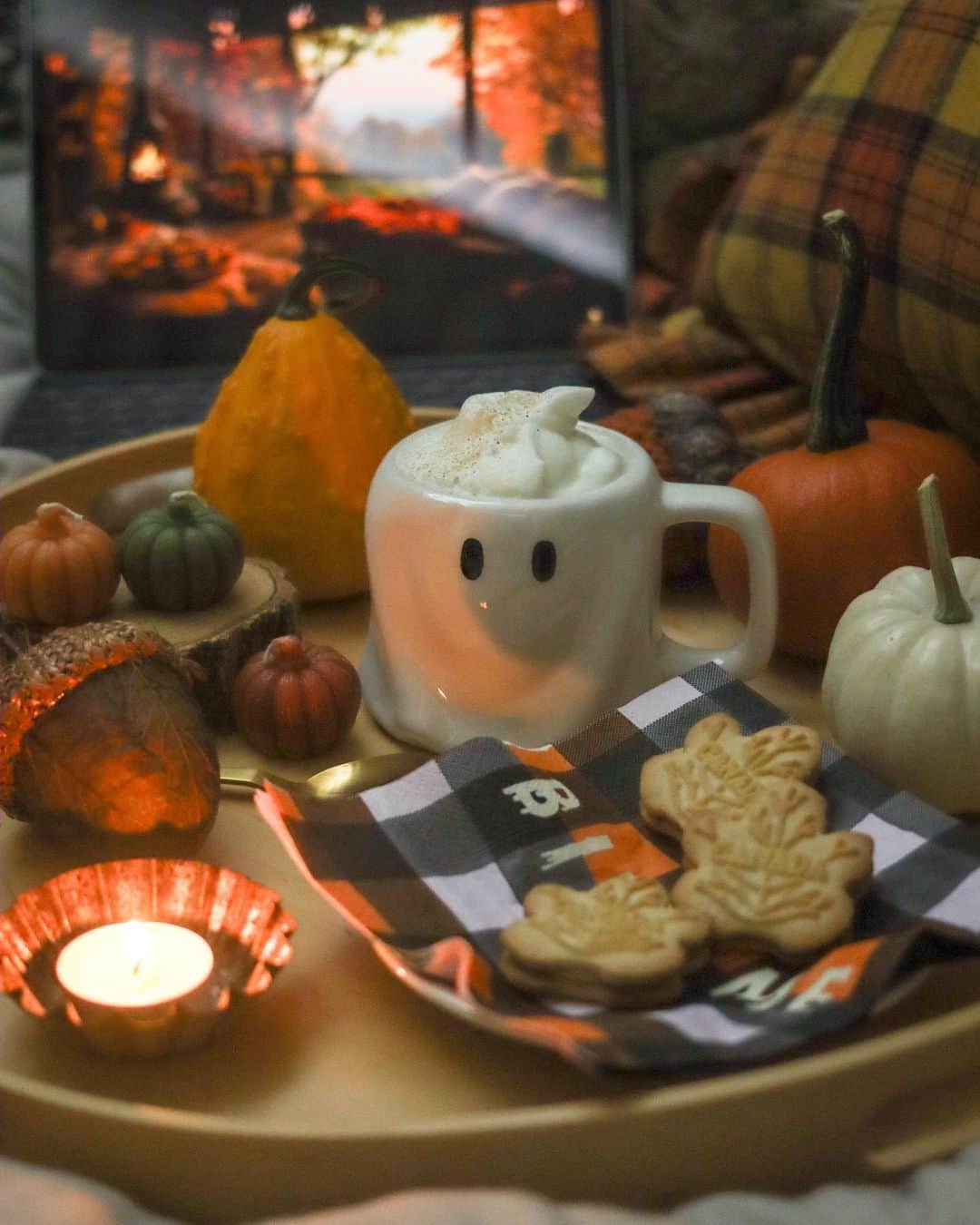 sayoko_betseyのインスタグラム：「𝗛𝗮𝘃𝗲 𝗮 𝘀𝗽𝗼𝗼𝗸𝘆 𝘄𝗲𝗲𝗸𝗲𝗻𝗱👻🍂 ⁡ ⁡ 𝗳𝗹𝘆𝗶𝗻𝗴 𝘁𝗶𝗴𝗲𝗿のゴーストマグ @flyingtigerjp  お顔が素朴で可愛い🥺 ⁡ 頭からはみ出す泡泡のラテがお似合いです☕️ ⁡ この可愛いさで¥600🤍 ⁡ ⁡ 最近秋のインテリア小物ちょこちょこ買い物して幸せ🍂 ⁡ #flyingtiger #halloween #ghostmug  #フライングタイガー #北欧インテリア #ハロウィン #秋の夜長 #ハロウィンマグ #マグカップ #ハロウィンインテリア #インテリア #プチプラ #ソイラテ #👻 #週末野心 #愛しい景色」