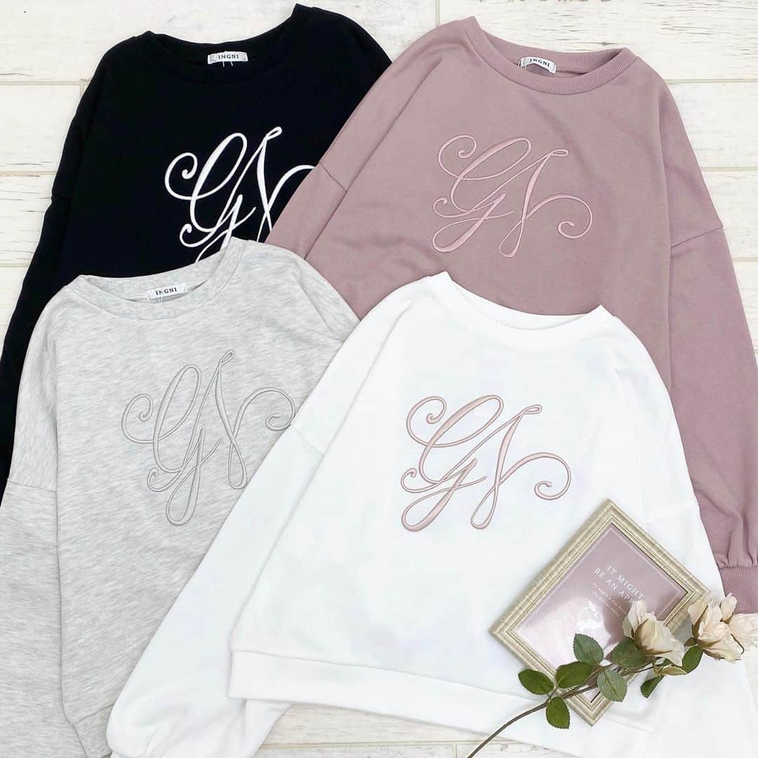のインスタグラム：「【pre order item♡】 ⁡ ⁡ ⁡ ⁡ ingnistore,zozotownにて予約受付中‼︎ (9月下旬発送予定) ⁡ ⁡ ⁡ ■イニシャル刺しゅうロゴプルオーバー #1234-100180 ¥2,970 (tax in) 4カラー ⁡ ⁡ 大きなイニシャル刺繍が 可愛すぎる新作プルオーバー🫶🏻 ⁡ お洒落なイニシャルロゴがアクセントになって シンプルながらもトレンドライクな1枚に◎ ⁡ 長すぎず短すぎない丈感で アウトでもインでも着こなしやすいスウェットです。 ⁡ ⁡ ┈┈┈┈┈┈┈┈┈┈┈┈┈┈┈┈┈┈┈┈┈┈┈ ⁡ 〈INGNIコーデを大募集♡〉 @ingnistoreと#ingniコーデ のタグをつけて投稿していただいた方の中から、随時公式アカウントにてご紹介させていただきます‼︎ ⁡ ⁡ #INGN I#ingni #fashion #2023 #aw #오오티디 #패션#穿配不重样#秋コーデ #冬コーデ #デートコーデ #ファッション #トレンドコーデ #大人可愛い #大人可愛いコーデ #フェミニン #フェミニンコーデ #ガーリーコーデ ⁡ ⁡」