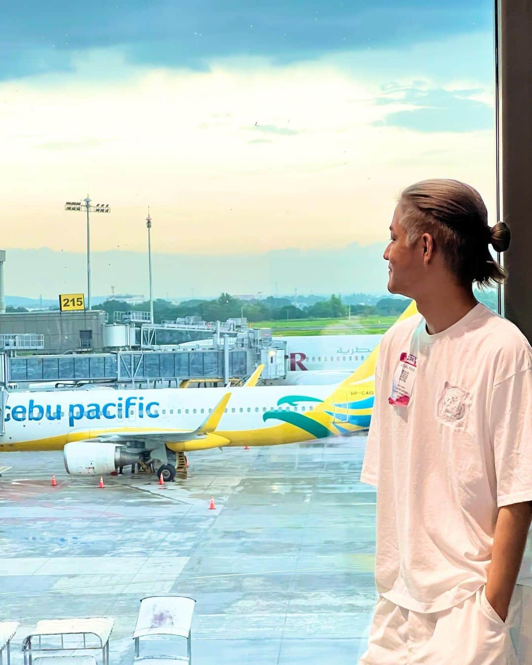 三海裕弥のインスタグラム：「I already miss Philippines✈️ Tell me what you like about the Philippines✨ ・ @cebupacificair ・ #LetsFlyToThePhillippines #LetsFlyWithCebuPacific #CEBUTravels」