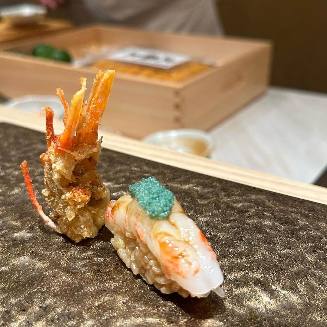 ウンセン・ウィリティパー・パックディープラソンさんのインスタグラム写真 - (ウンセン・ウィリティパー・パックディープラソンInstagram)「New favorite sushi in town 🍣  ร้านใหม่ล่าสุดใน Thonglor จองกันด่วนๆเลยคะ 💥💥」9月9日 20時30分 - vjwoonsen