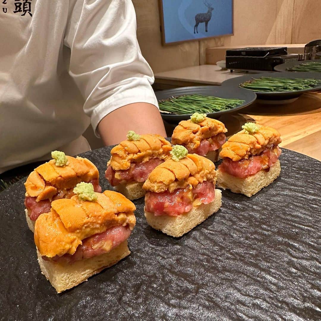 ウンセン・ウィリティパー・パックディープラソンさんのインスタグラム写真 - (ウンセン・ウィリティパー・パックディープラソンInstagram)「New favorite sushi in town 🍣  ร้านใหม่ล่าสุดใน Thonglor จองกันด่วนๆเลยคะ 💥💥」9月9日 20時30分 - vjwoonsen