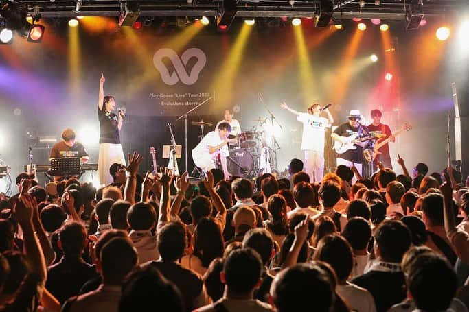 Play.Gooseのインスタグラム：「Play.Goose "Live" Tour 2023『Evolutions Story[s]』   in Tokyo  📣バンドと回る、追加公演チケット絶賛受付中！ 12/4(月) umeda TRAD(大阪) 12/5(火)ElectricLadyLand(名古屋) 12/11(月) 白金高輪SELENE b2(東京) ▶️https://t.livepocket.jp/t/pg_sevenpartys  #PlayGoose #memories  photo by @maminait」